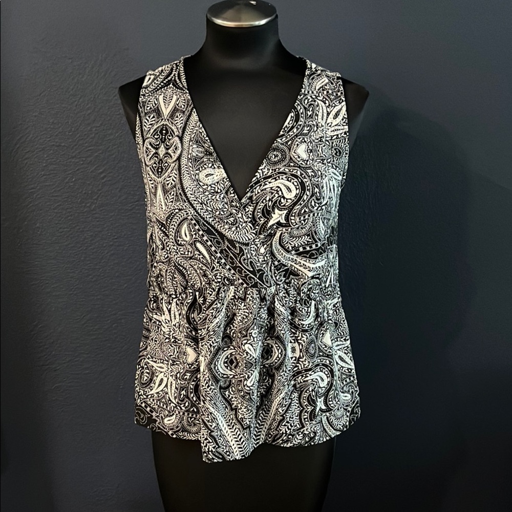 NWT LOFT Ann Taylor black and white paisley print sleeveless baby doll blouse